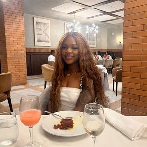 Meet your Posher, Carisma